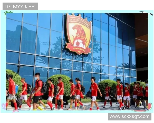 足球比赛的精彩瞬间与战术分析探讨：如何提升球队的竞技水平与观赏性